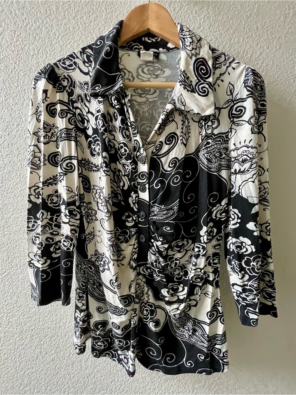Women’s Bold Y2K Black & White Floral Button-Front Top
